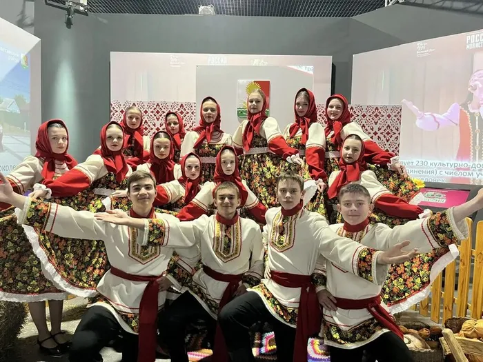 photo_5413695127609348133_y