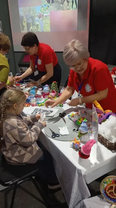 photo_5413695127609348127_y